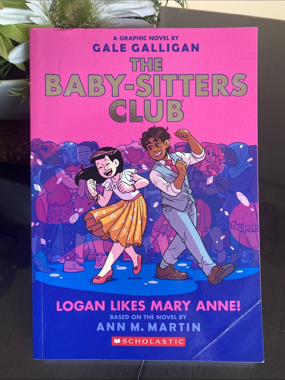 The Baby-Sitters Club Book Graphics Novel Logan Likes Mary Anne